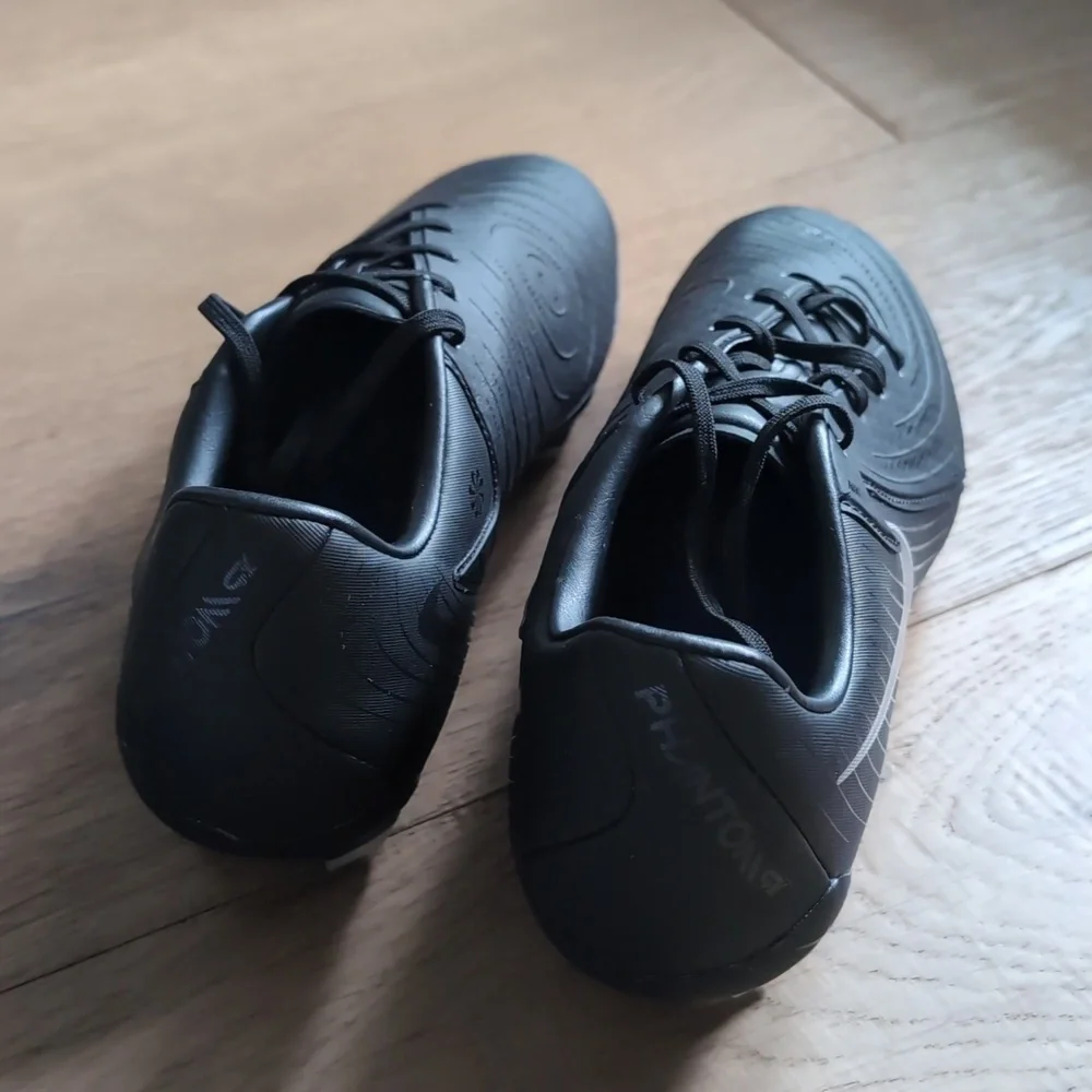 Nike Phantom GX 2 Academy Soccer Cleats